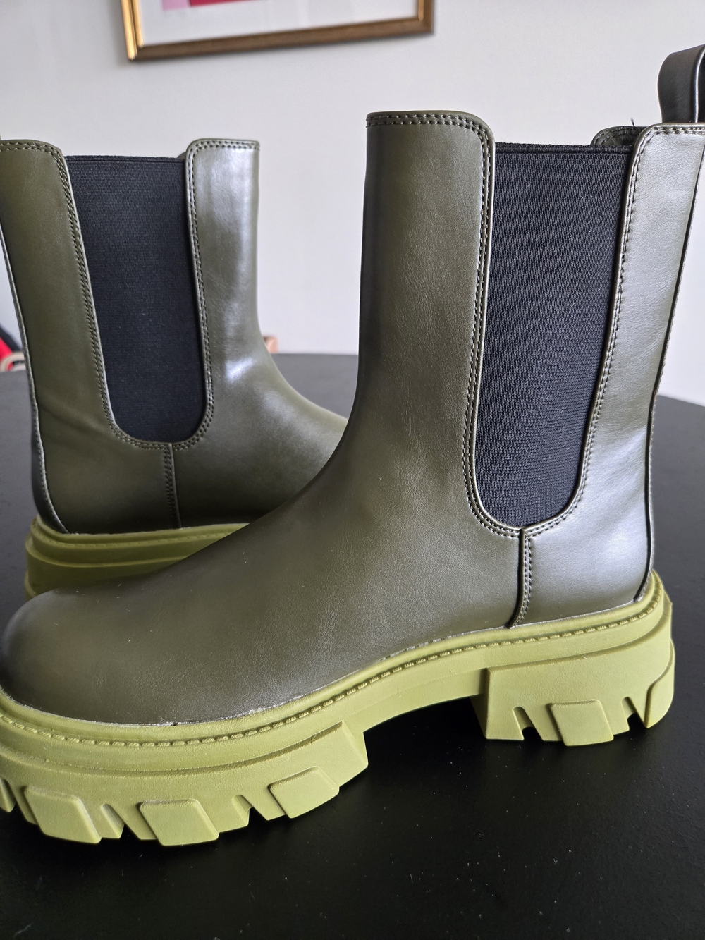 NWT OAK + FORT Chunky Sole Chelsea Boots in Military Olive Size 8